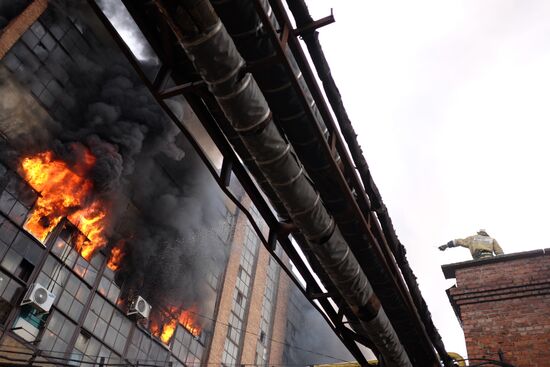 Пожар на заводе в Краснодаре