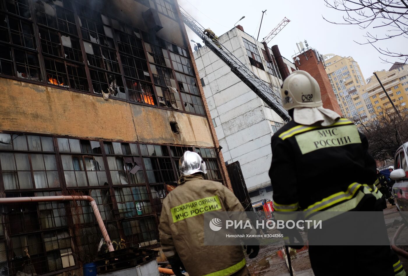 Пожар на заводе в Краснодаре
