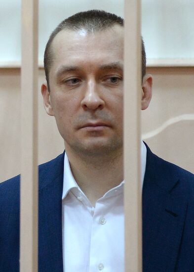 Рассмотрение ходатайства следствия о продлении ареста Д. Захарченко