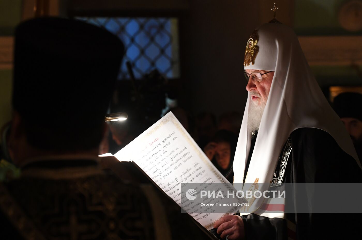 Передача иконы Божьей Матери "Влахернская" XVIII века Высоко-Петровскому монастырю Москвы