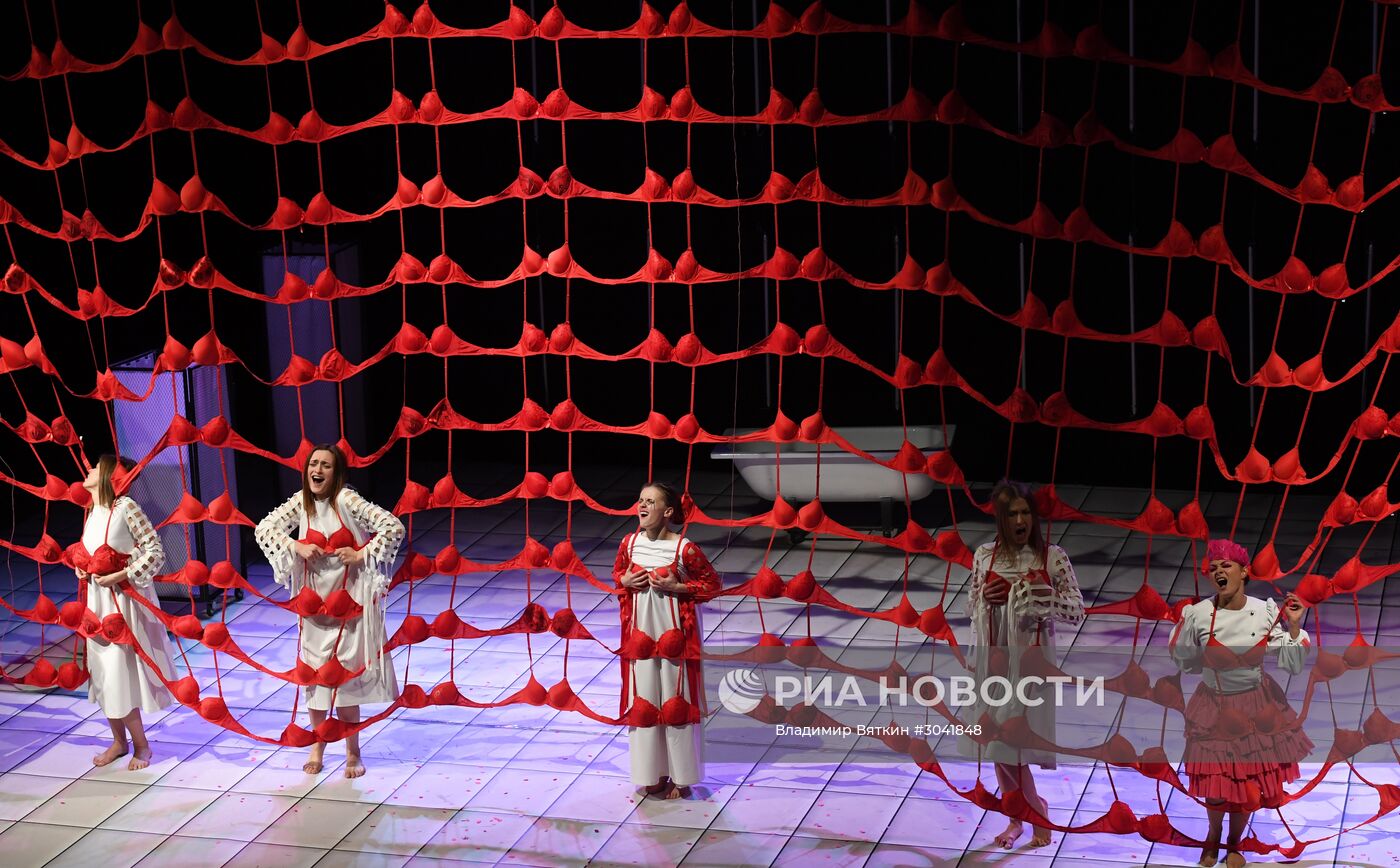 Спектакль "Строптивая" в рамках программы "Маска Плюс" фестиваля "Золотая Маска"