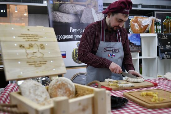 Фестиваль сыра на Манежной площади