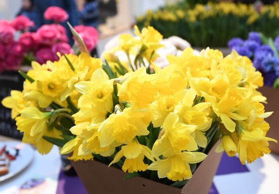 Весенний цветочный базар в Петровском Пассаже