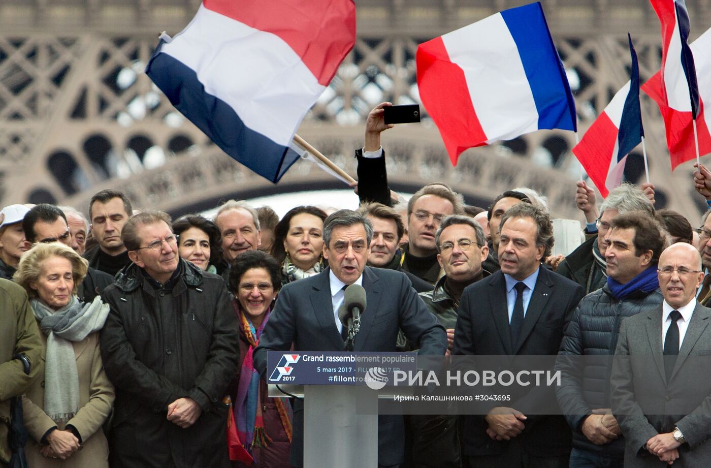 Митинг в поддержку Ф. Фийона в Париже