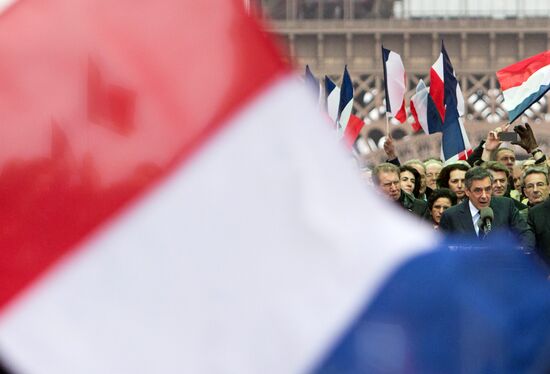 Митинг в поддержку Ф. Фийона в Париже