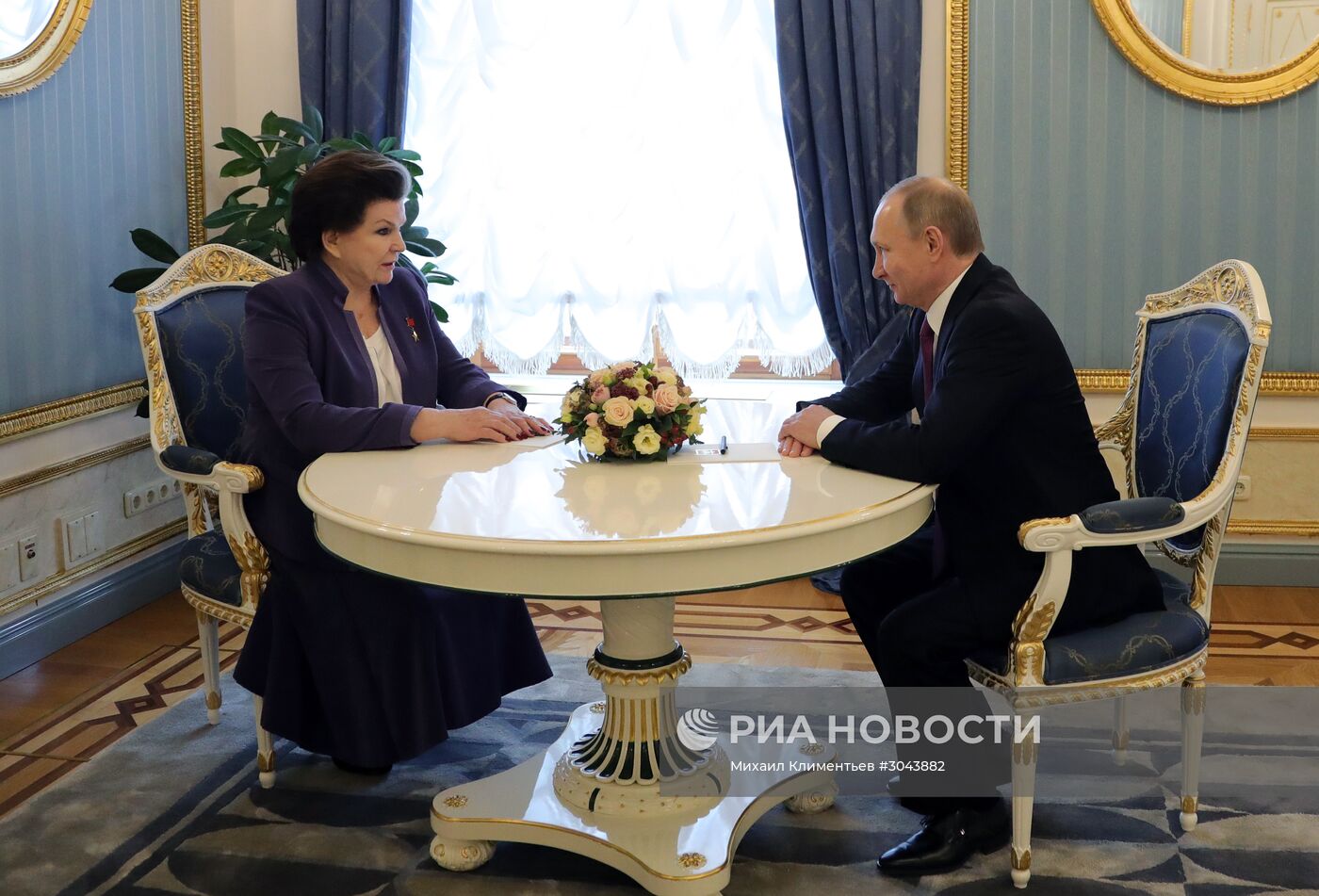 Президент РФ В. Путин поздравил с юбилеем Валентину Терешкову