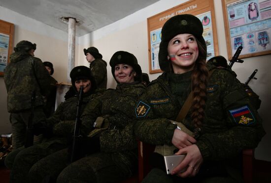 Конкурс красоты "Макияж под камуфляж"