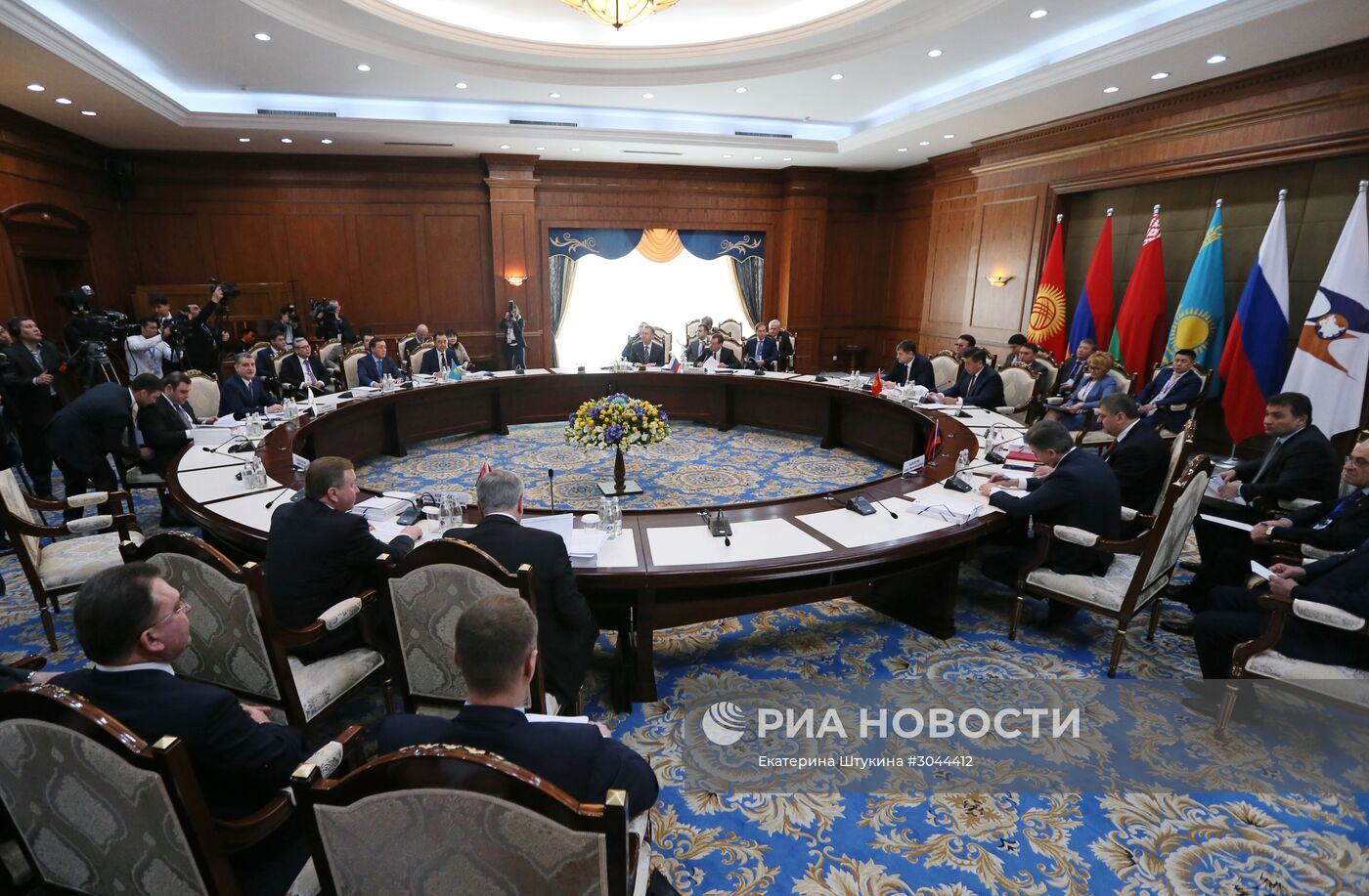 Официальный визит премьер-министра РФ Д. Медведева в Киргизию