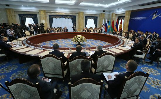 Официальный визит премьер-министра РФ Д. Медведева в Киргизию