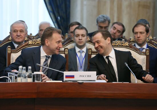 Официальный визит премьер-министра РФ Д. Медведева в Киргизию