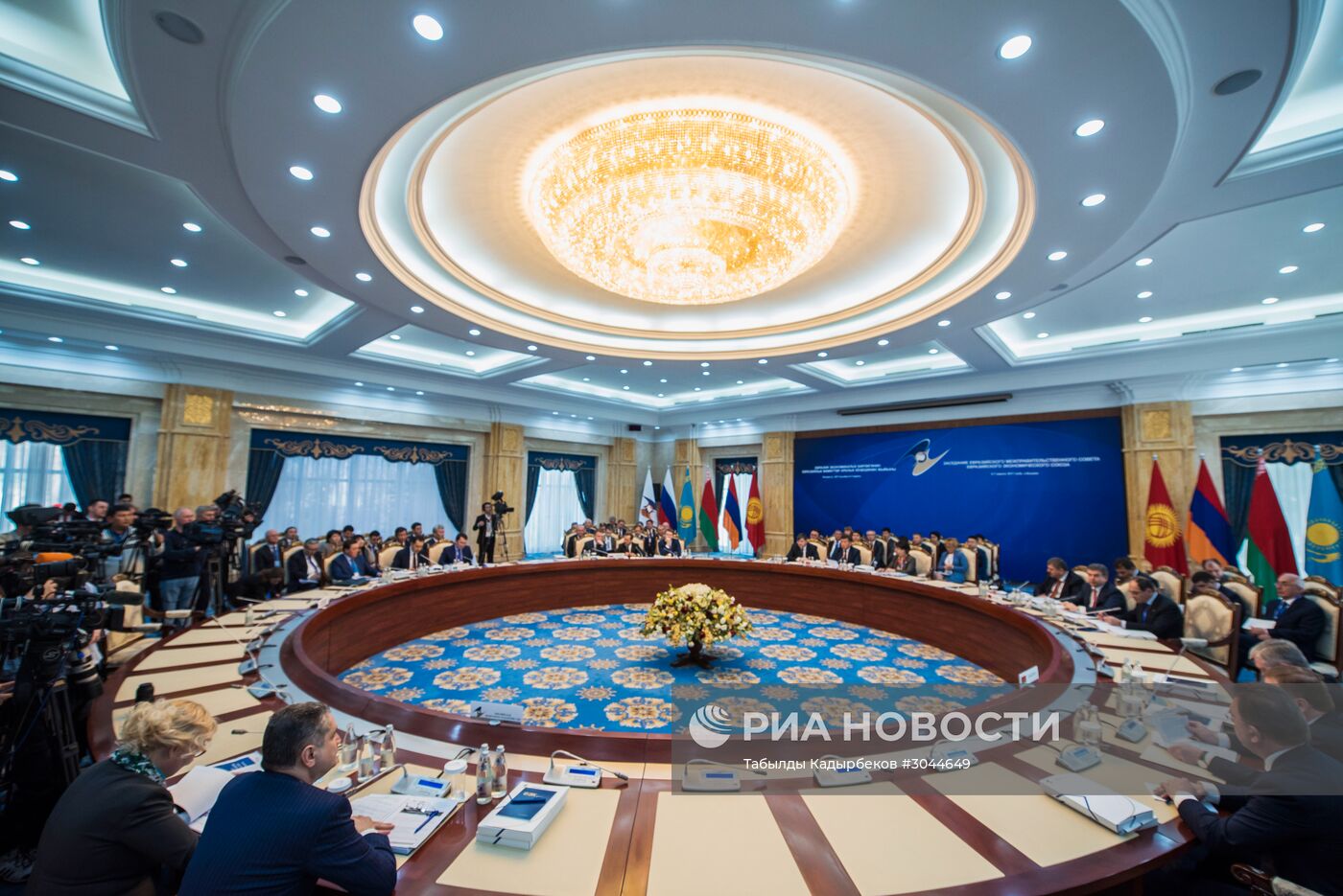 Официальный визит премьер-министра РФ Д. Медведева в Киргизию