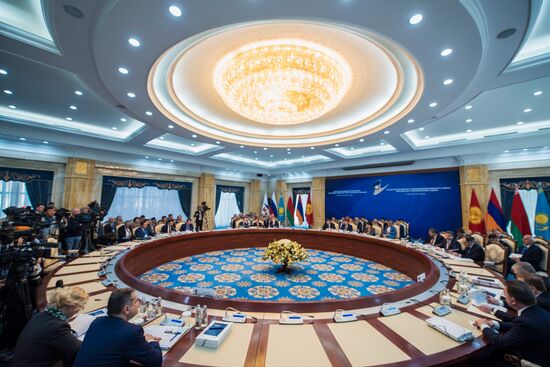 Официальный визит премьер-министра РФ Д. Медведева в Киргизию