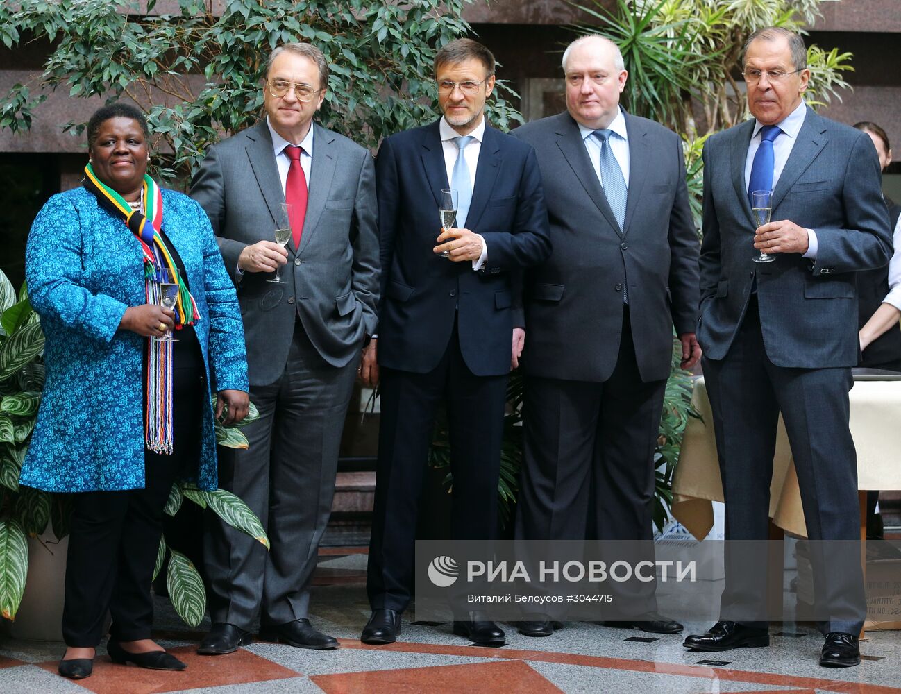 Открытие выставки, посвященной 25-летию дипломатических отношений между Россией и ЮАР