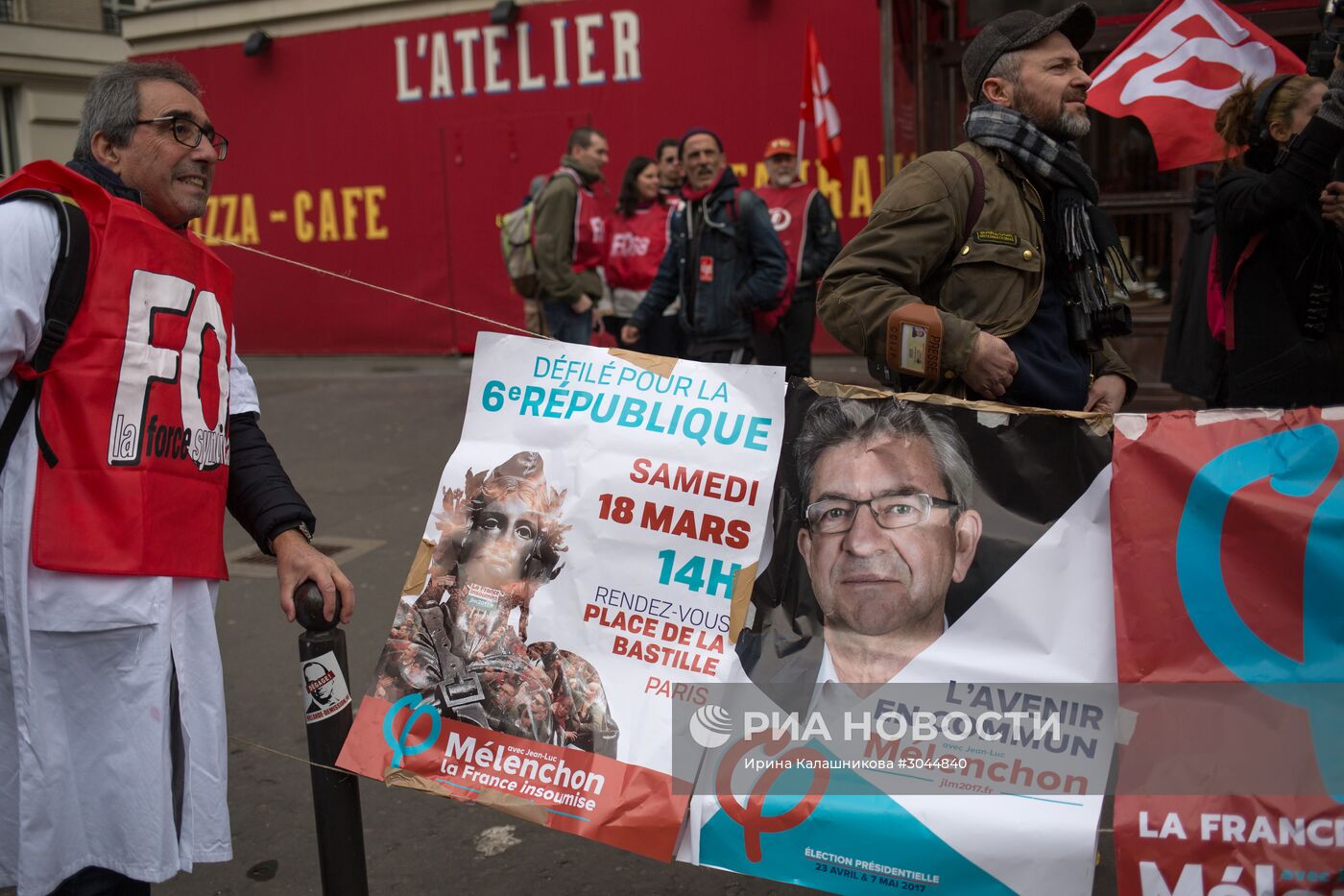 Кандидат в президенты Франции Ж.-Л. Меланшон посетил митинг медицинских работников в Париже