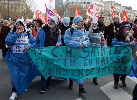 Кандидат в президенты Франции Ж.-Л. Меланшон посетил митинг медицинских работников в Париже