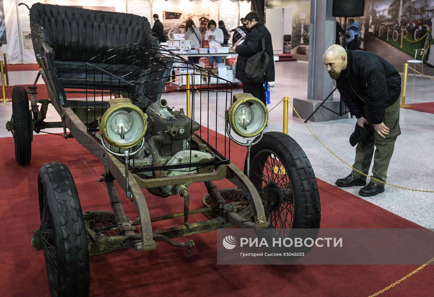 Выставка старинных автомобилей "Первые моторы России"