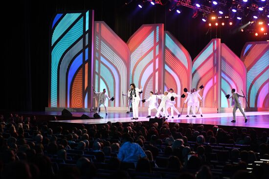 Праздничное шоу Валентина Юдашкина