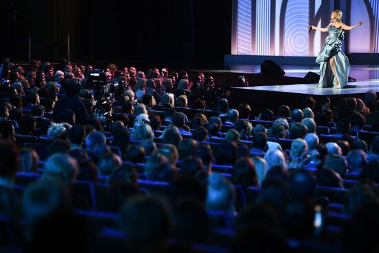 Праздничное шоу Валентина Юдашкина