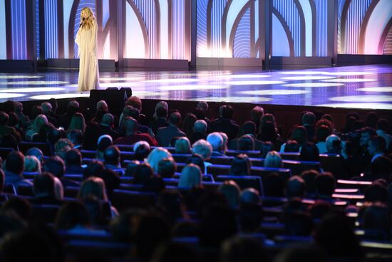 Праздничное шоу Валентина Юдашкина