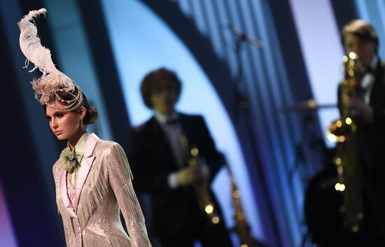 Праздничное шоу Валентина Юдашкина