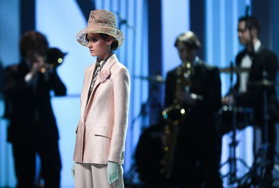 Праздничное шоу Валентина Юдашкина