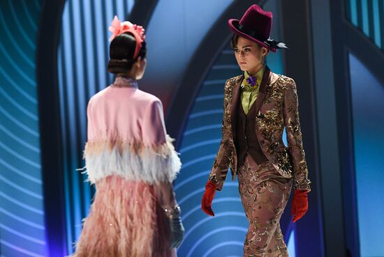 Праздничное шоу Валентина Юдашкина