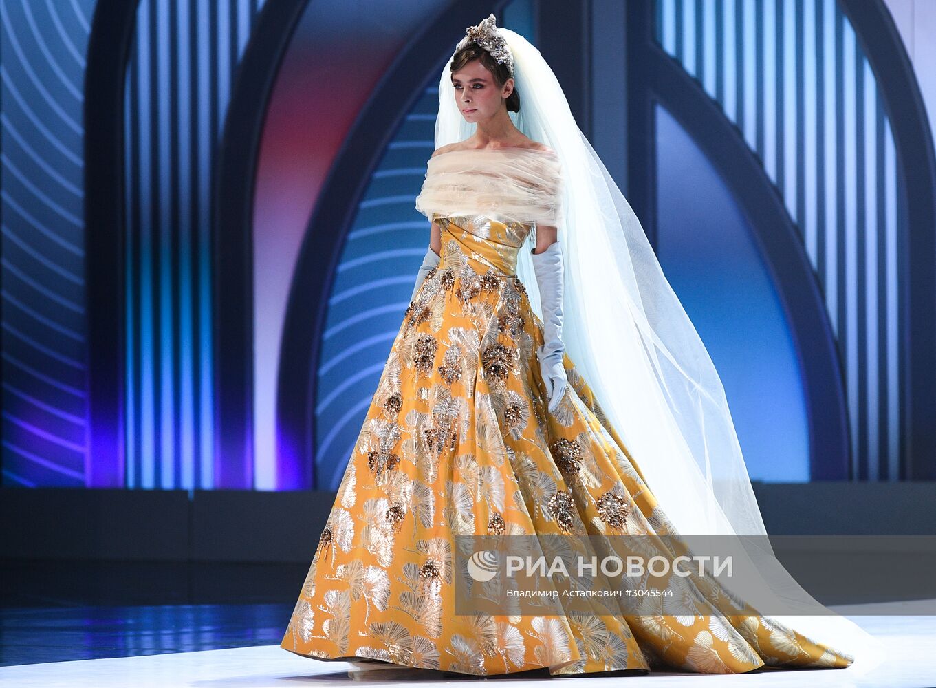 Праздничное шоу Валентина Юдашкина