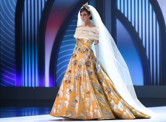 Праздничное шоу Валентина Юдашкина