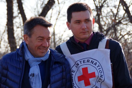 Президент Международного комитета Красного Креста Петер Маурер посетил станицу Луганская