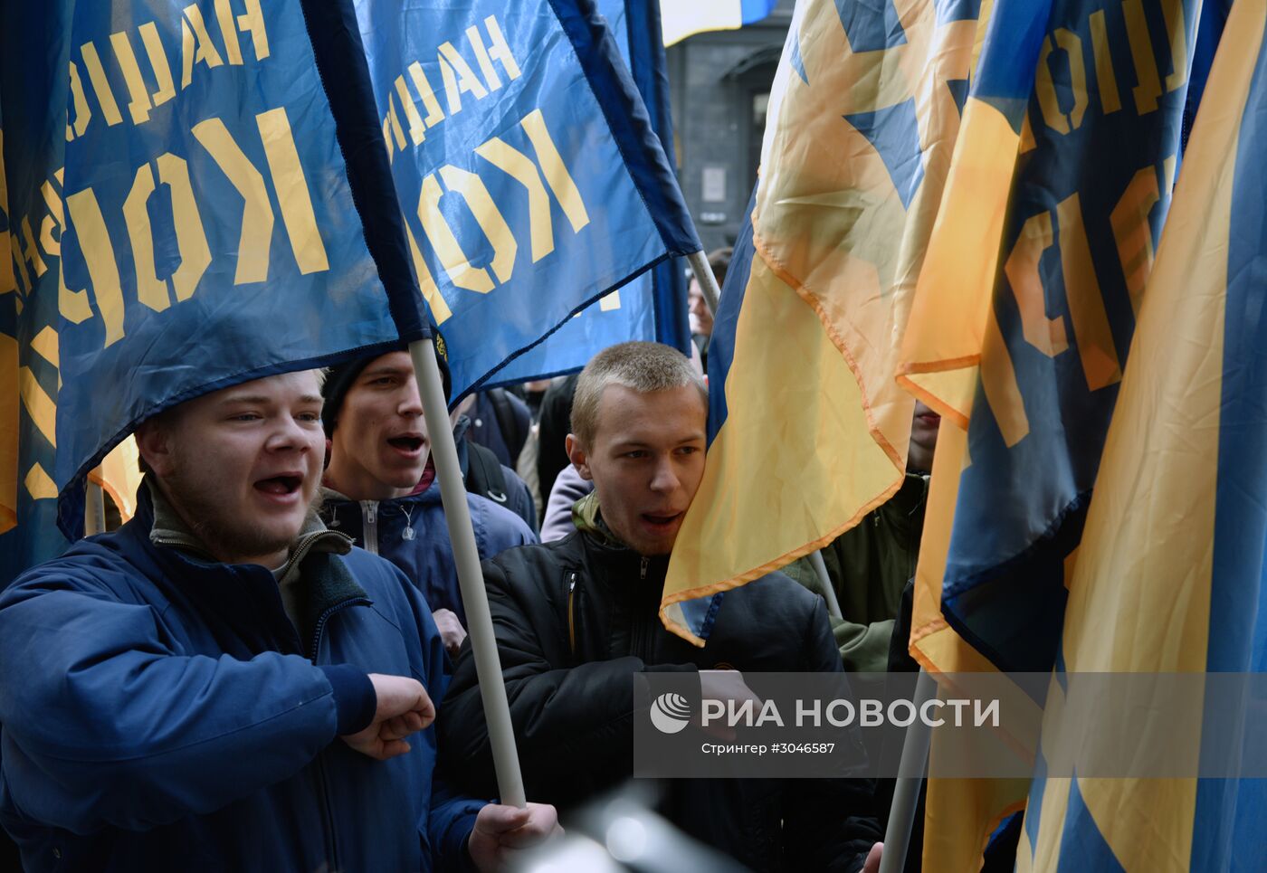 Акция украинских националистов за закрытие российских банков в Киеве