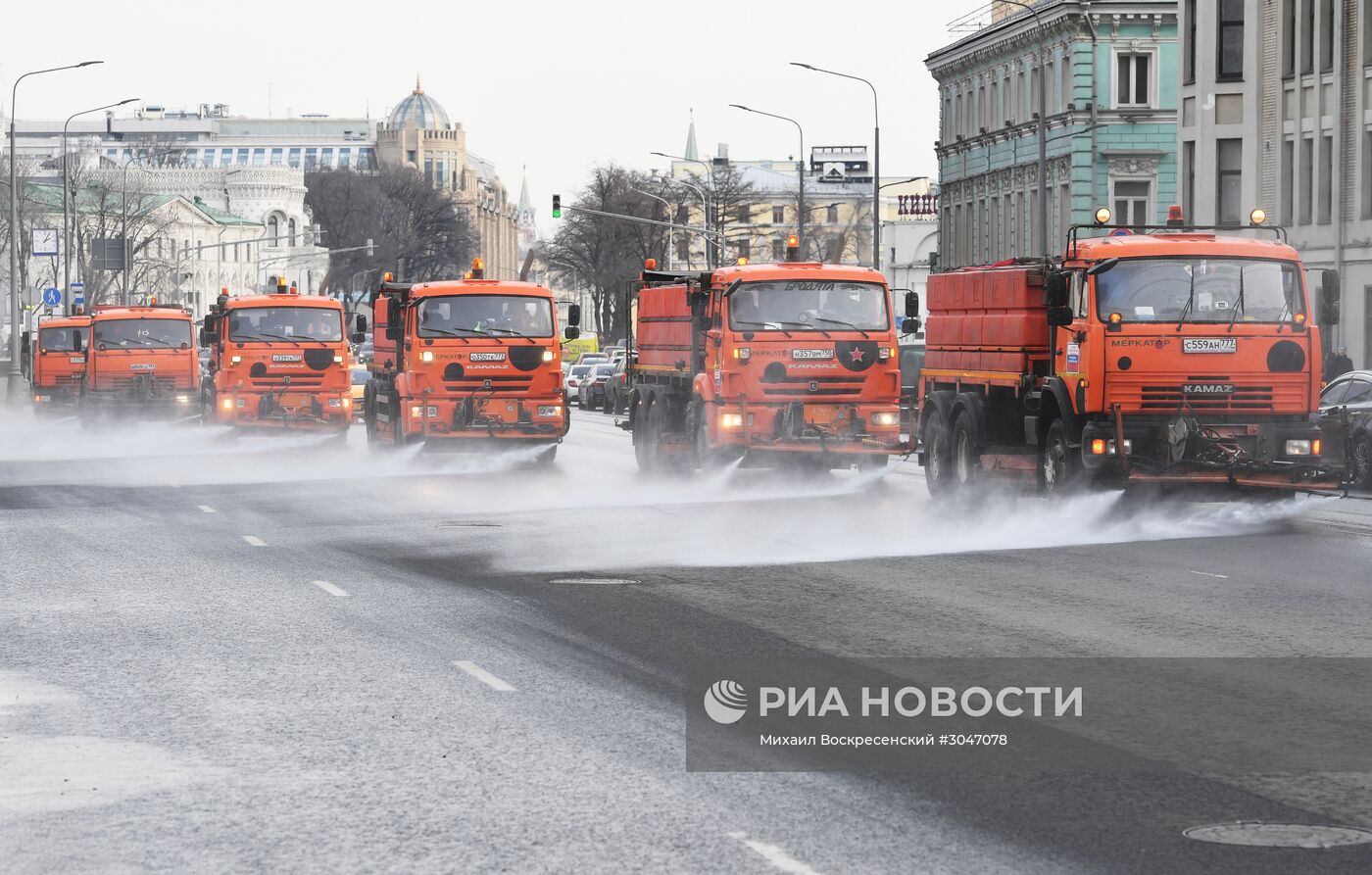 Весенняя очистка домов, улиц, мостов и эстакад