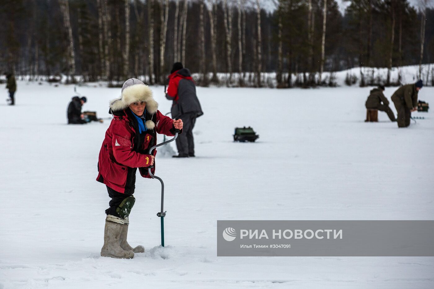 Соревнования по зимней рыбалке "Золотая лунка" в Карелии