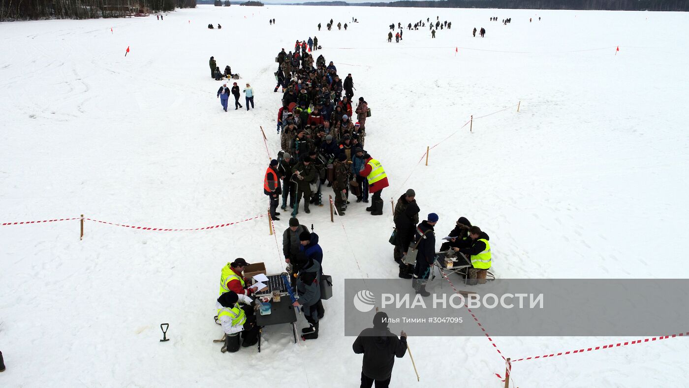 Соревнования по зимней рыбалке "Золотая лунка" в Карелии