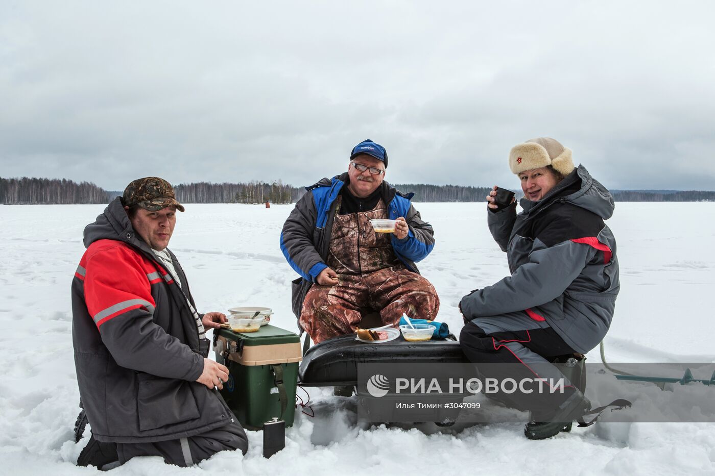 Соревнования по зимней рыбалке "Золотая лунка" в Карелии