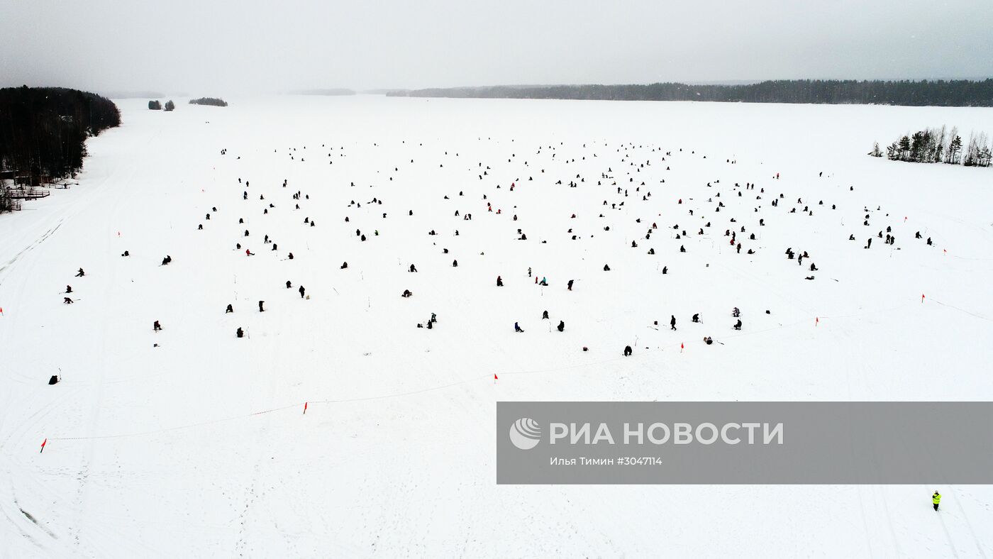 Соревнования по зимней рыбалке "Золотая лунка" в Карелии