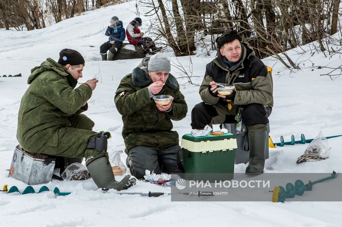 Соревнования по зимней рыбалке "Золотая лунка" в Карелии