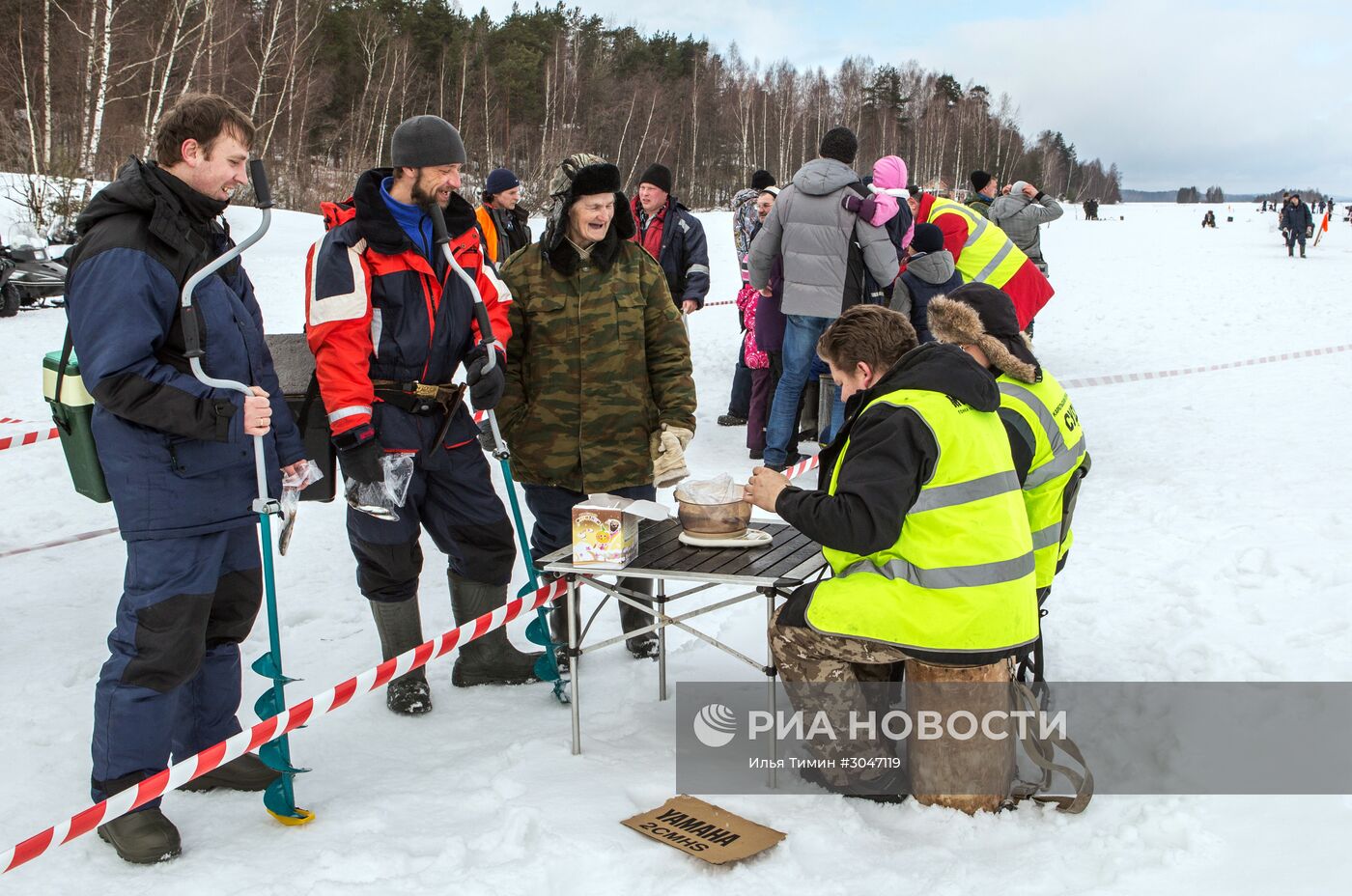 Соревнования по зимней рыбалке "Золотая лунка" в Карелии