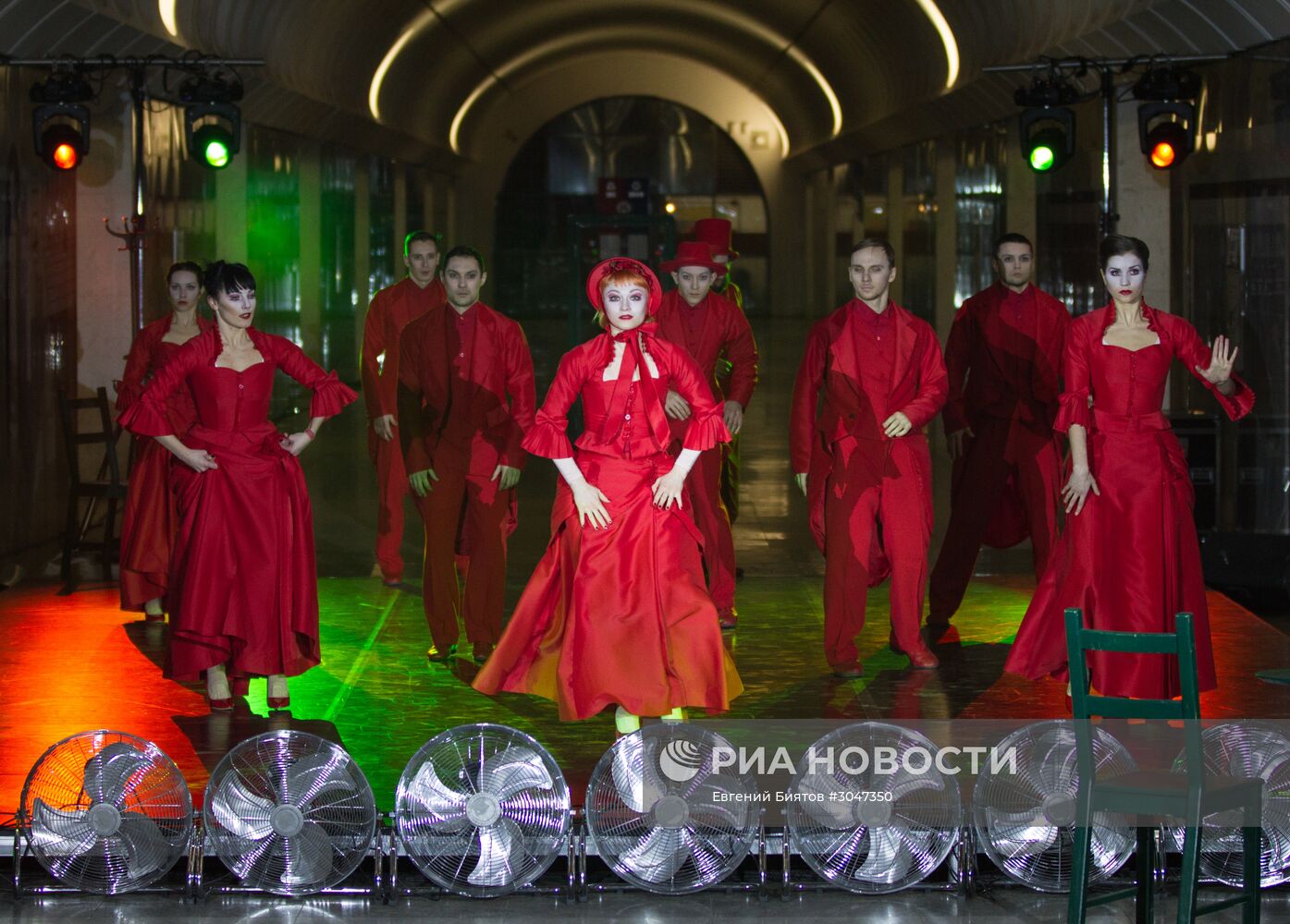 Акция "Ночь балета" в московском метро