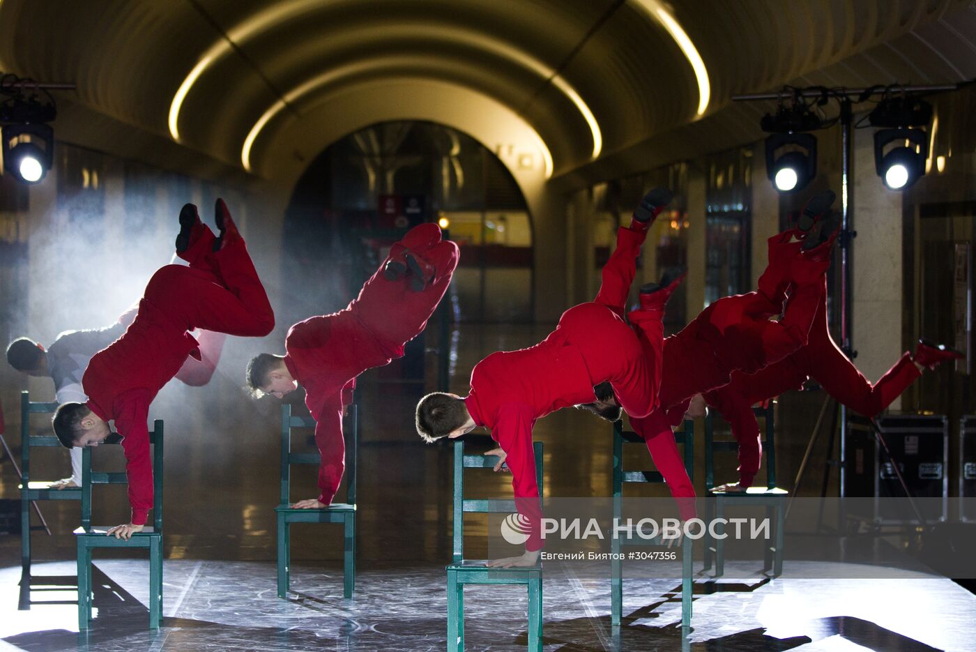 Акция "Ночь балета" в московском метро