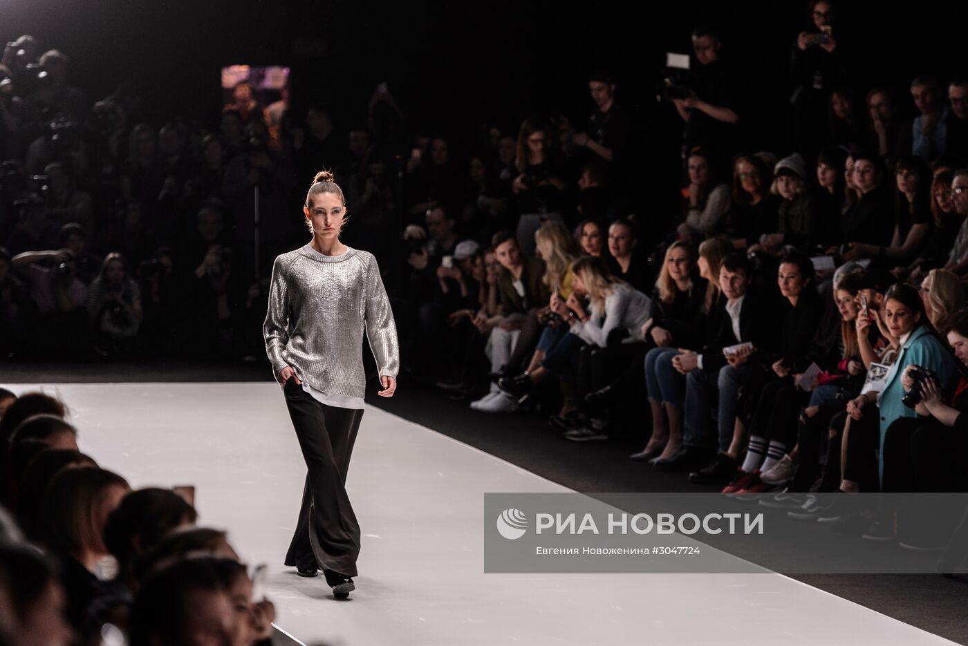 Неделя моды Mercedes-Benz Fashion Week Russia. Сезон Осень-Зима 2017-2018. День первый