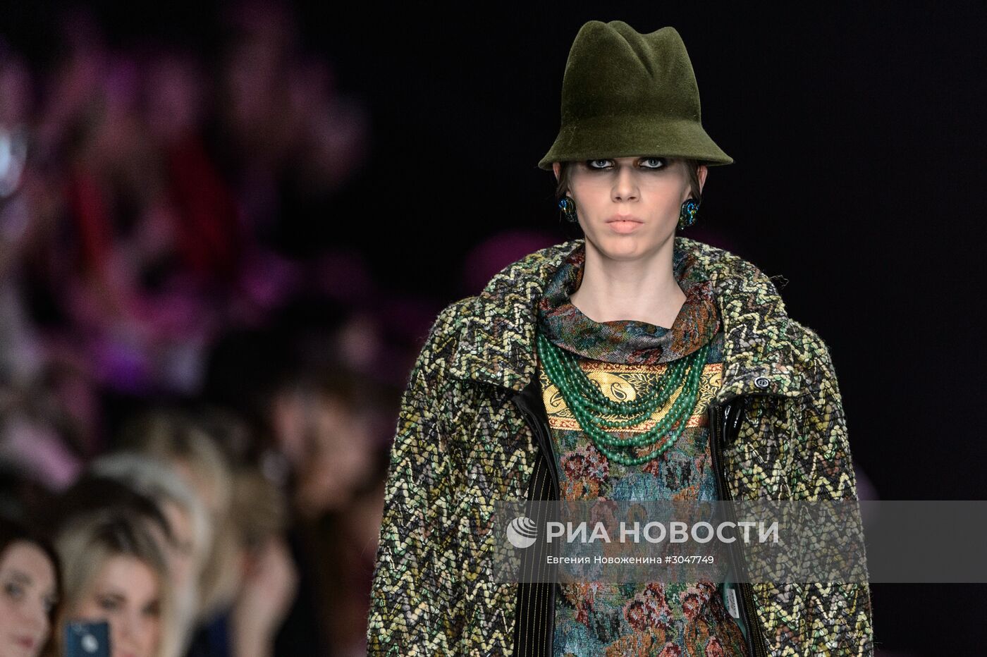 Неделя моды Mercedes-Benz Fashion Week Russia. Сезон Осень-Зима 2017-2018. День первый