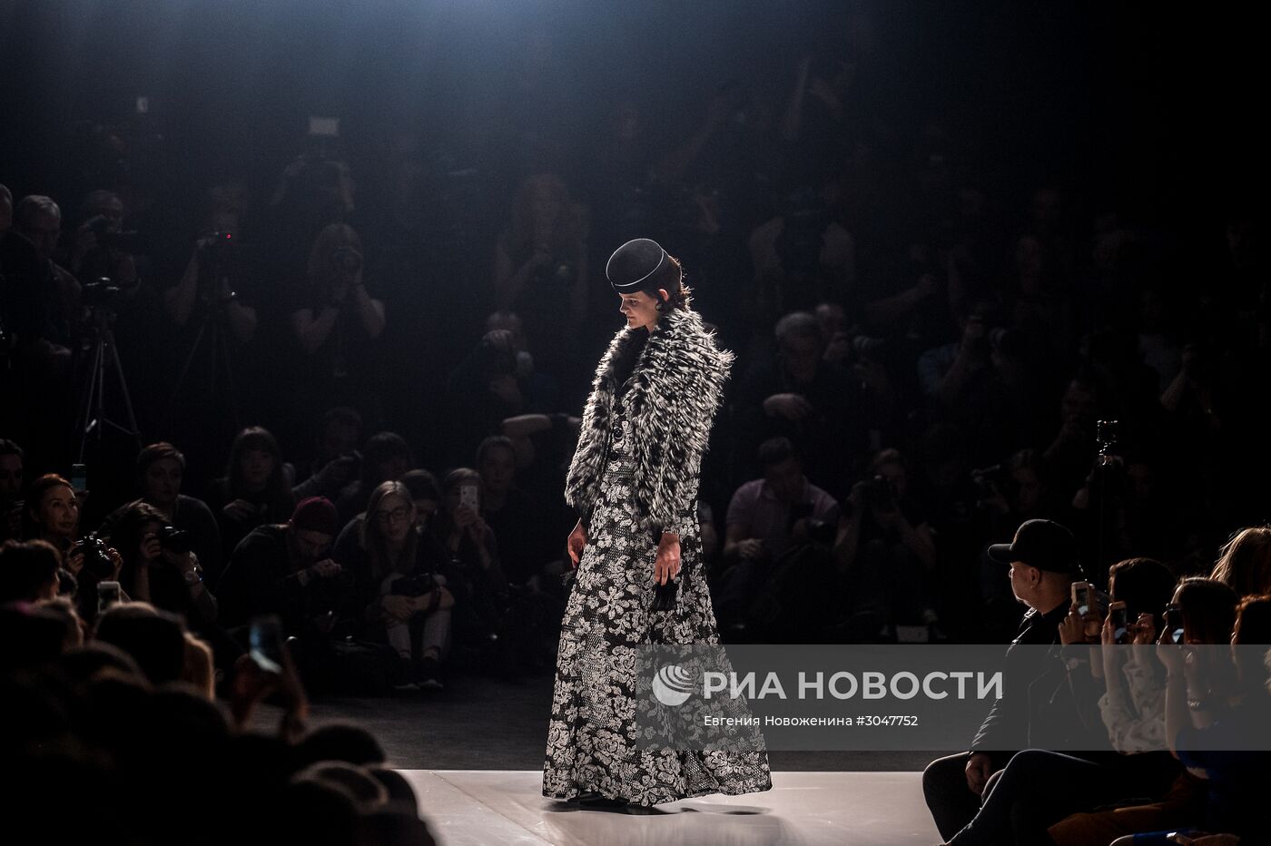 Неделя моды Mercedes-Benz Fashion Week Russia. Сезон Осень-Зима 2017-2018. День первый