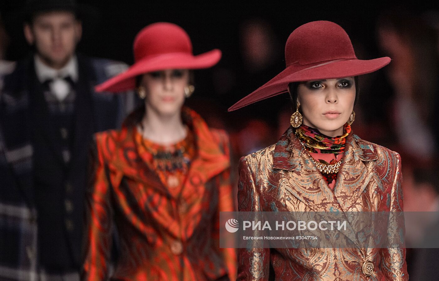 Неделя моды Mercedes-Benz Fashion Week Russia. Сезон Осень-Зима 2017-2018. День первый