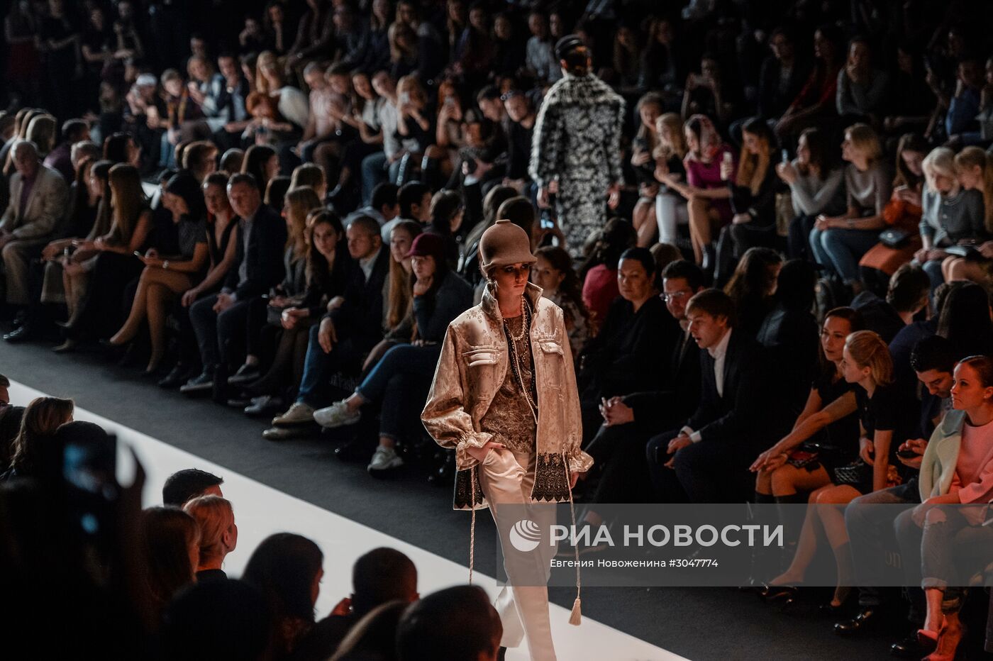 Неделя моды Mercedes-Benz Fashion Week Russia. Сезон Осень-Зима 2017-2018. День первый