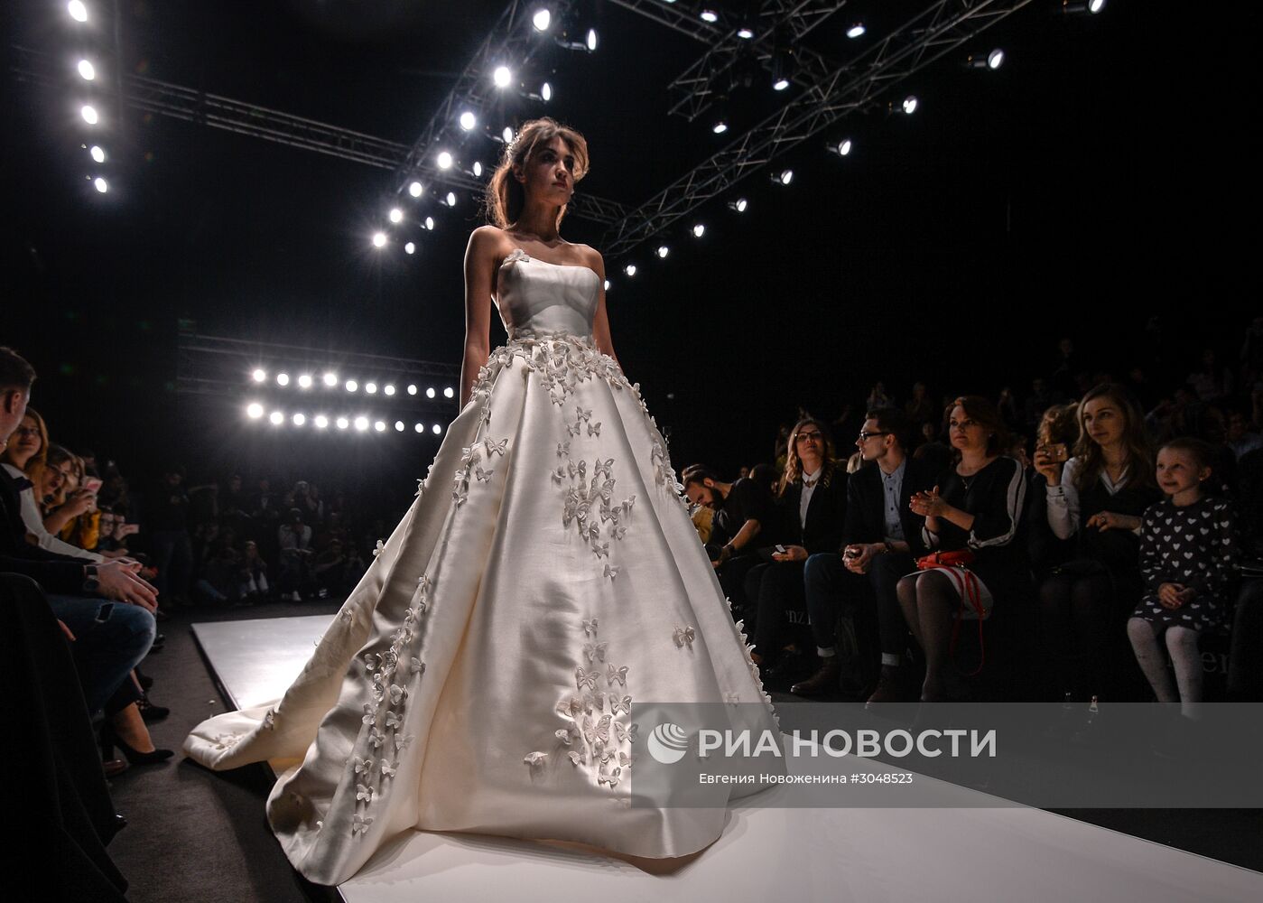 Mercedes-Benz Fashion Week Russia. Сезон Осень-Зима 2017-2018. День второй