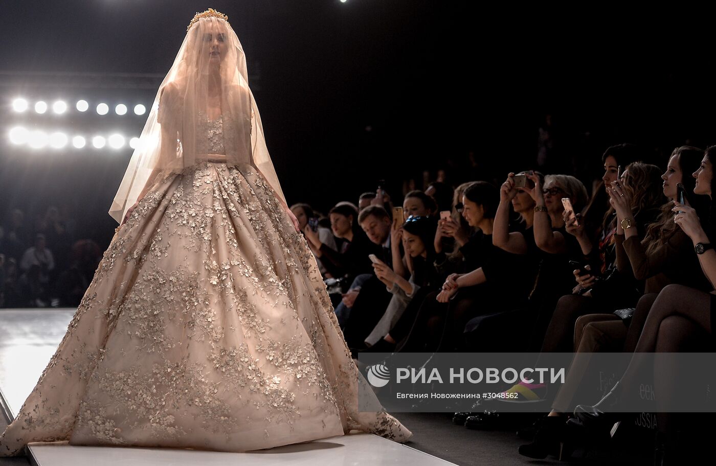 Mercedes-Benz Fashion Week Russia. Сезон Осень-Зима 2017-2018. День второй