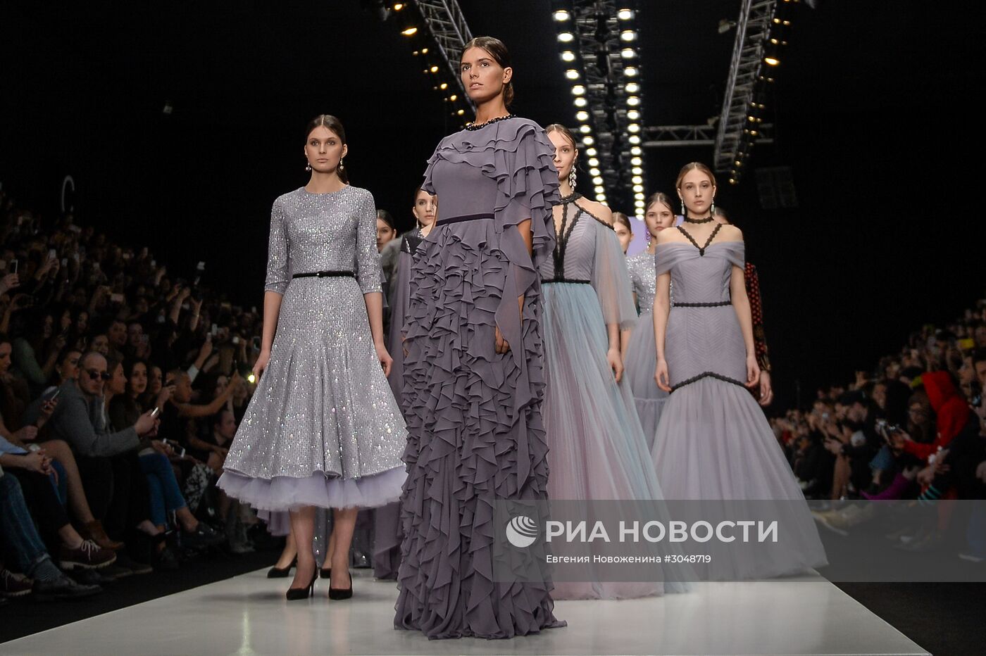 Mercedes-Benz Fashion Week Russia. Сезон Осень-Зима 2017-2018. День второй