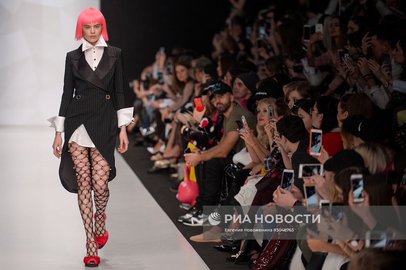 Mercedes-Benz Fashion Week Russia. Сезон Осень-Зима 2017-2018. День второй