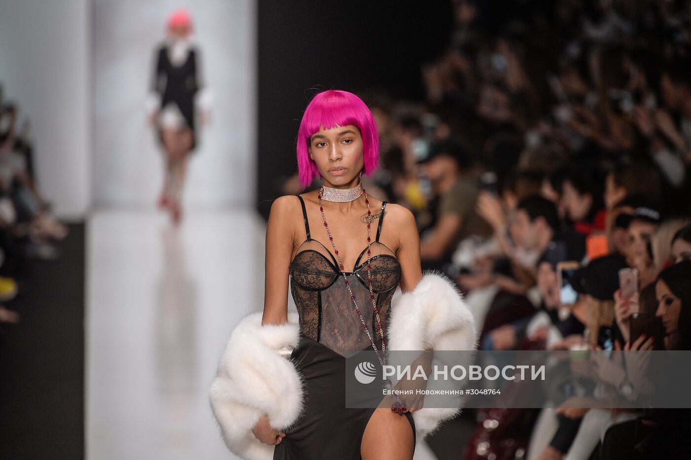 Mercedes-Benz Fashion Week Russia. Сезон Осень-Зима 2017-2018. День второй