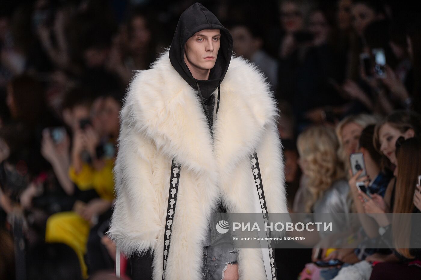 Mercedes-Benz Fashion Week Russia. Сезон Осень-Зима 2017-2018. День второй